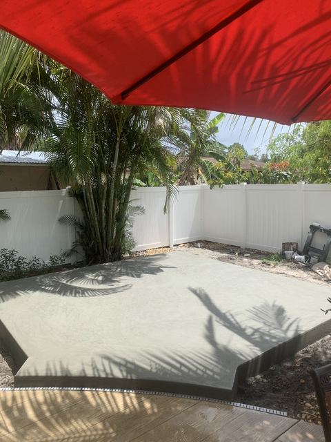Courtyard patio slab by Crete Concepts in Southwest Florida